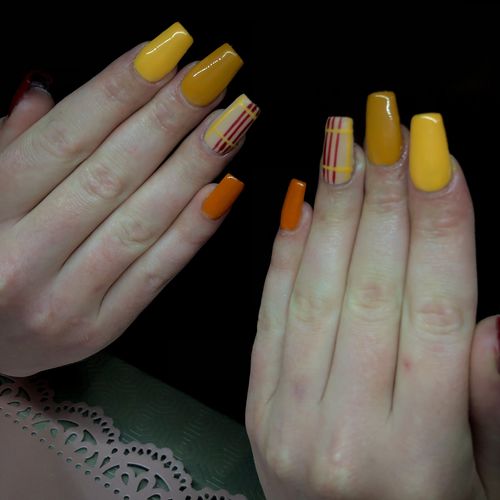 Customer photo review of Creative Autumn Leaf Gel Nail Polish Set