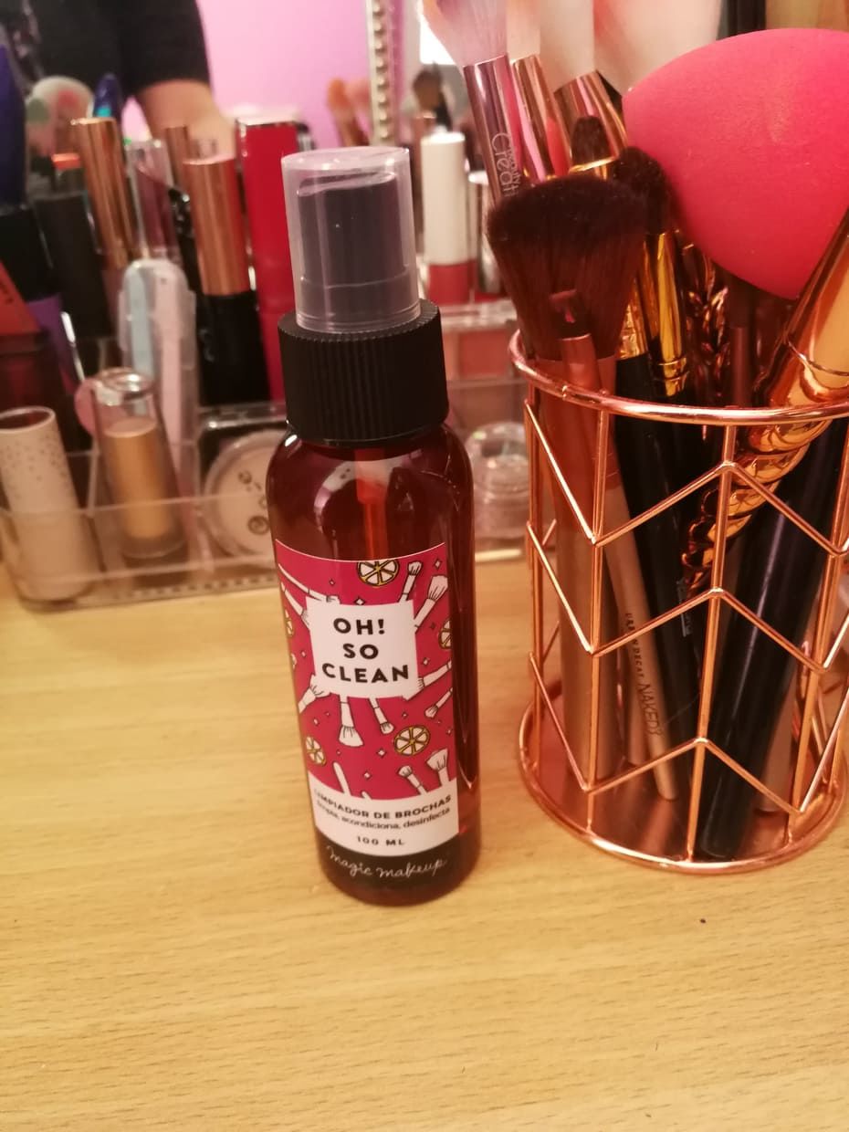 Customer photo review of ✭OH! SO CLEAN✭  limpiador instantáneo de brochas 100ml
