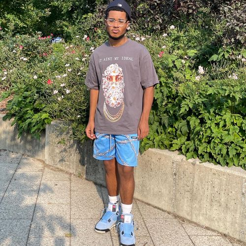 Customer photo review of "Ideal" T-Shirt