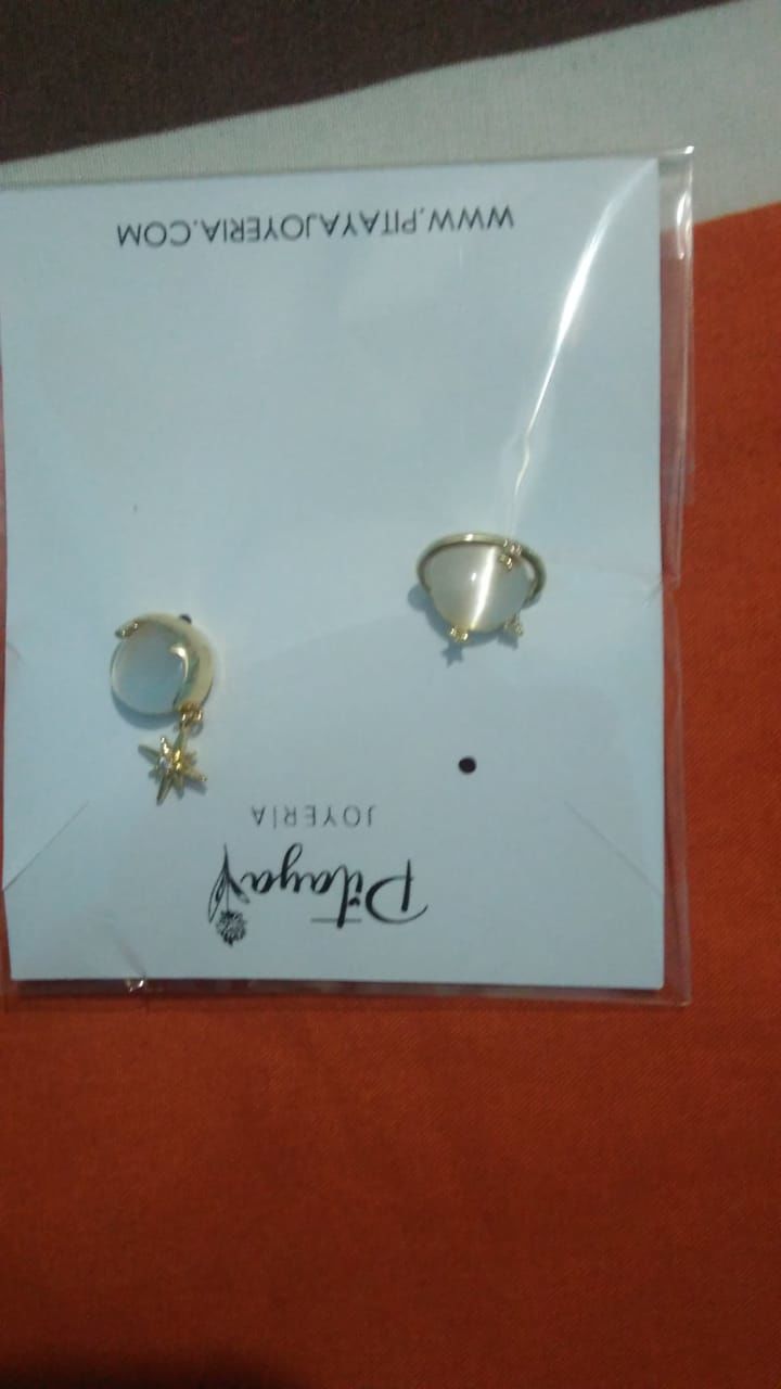 Customer photo review of Aretes de Saturno de Ópalo