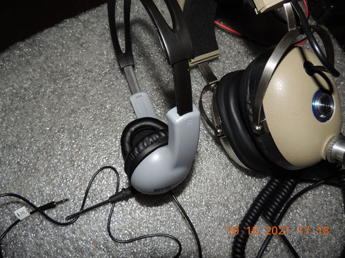 Koss UR10 Lightweight On-Ear Headphones – RadioShack