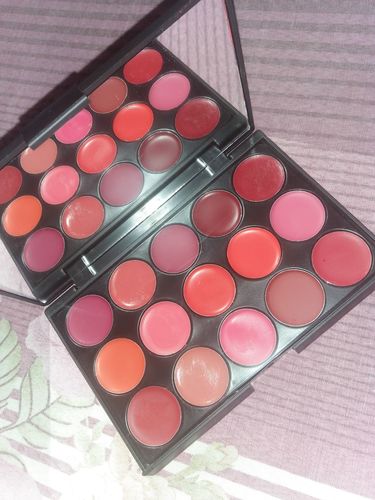 Customer photo review of Miss Rose Matte Lip Cream Pallete