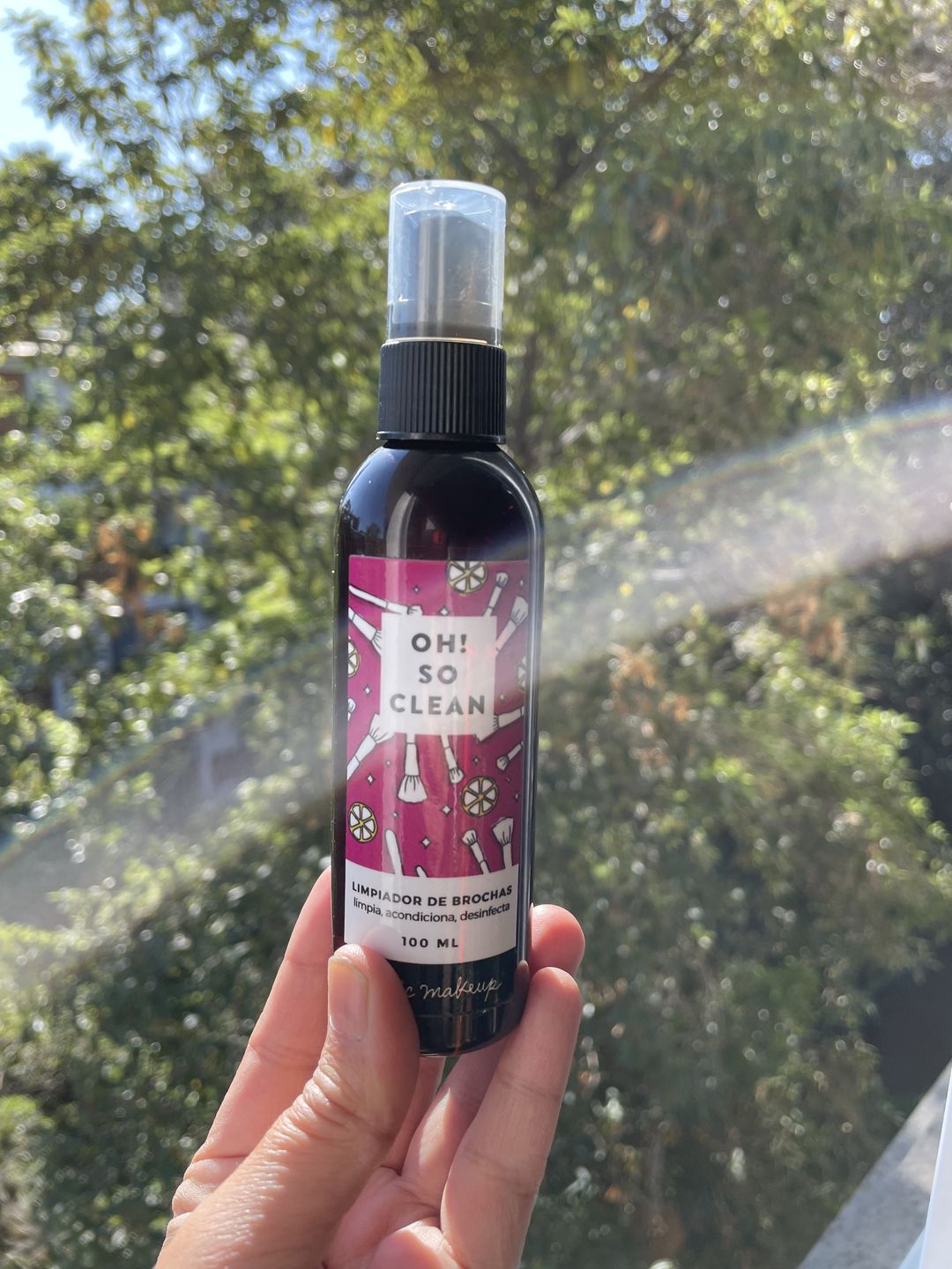 Customer photo review of ✭OH! SO CLEAN✭  limpiador instantáneo de brochas 100ml