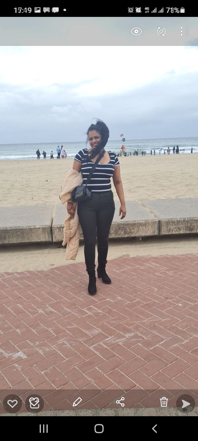 Customer photo review of Butt lifting faux leather stretch pants - matt black
