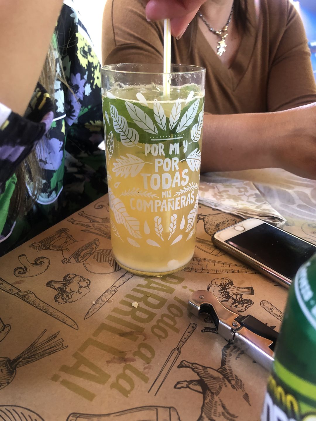 Customer photo review of Vaso Feminista Girl Power Juego de 6 Vasos