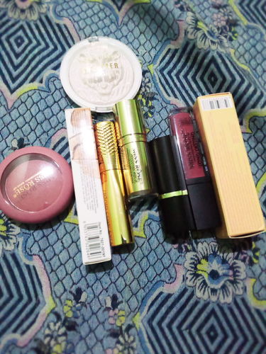 Customer photo review of MISS ROSE Full Coverage Matte Foundation