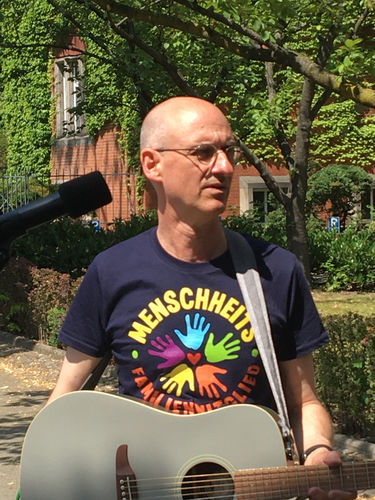 Customer photo review of KENFM ORGANIC SHIRT BUBEN • MENSCHHEITS-FAMILIENMITGLIED