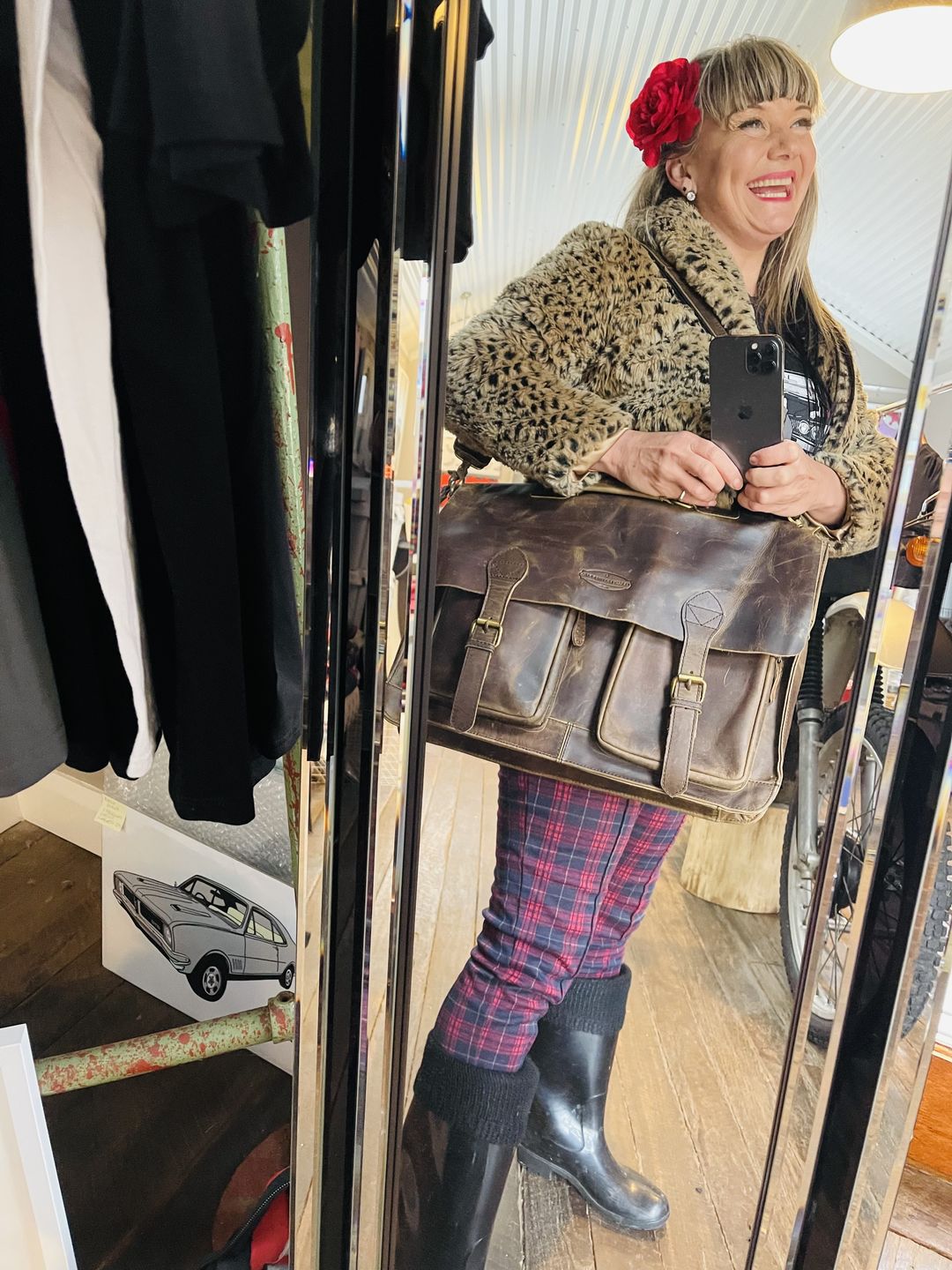 Customer photo review of Retro Buffalo Hunter Leather Laptop Messenger Bag