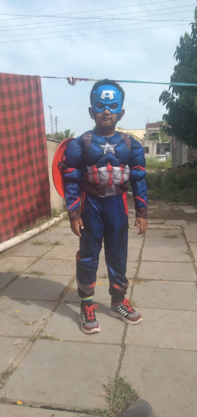 Customer photo review of Fancydresswale Captain America dress for boys