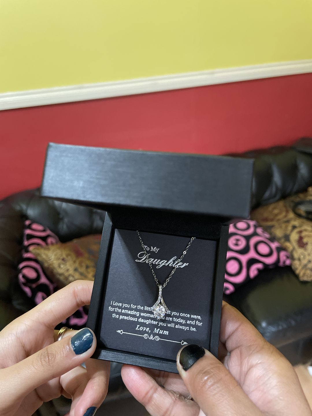 Customer photo review of "TO MY DAUGHTER, LOVE MUM" WHITE GOLD NECKLACE