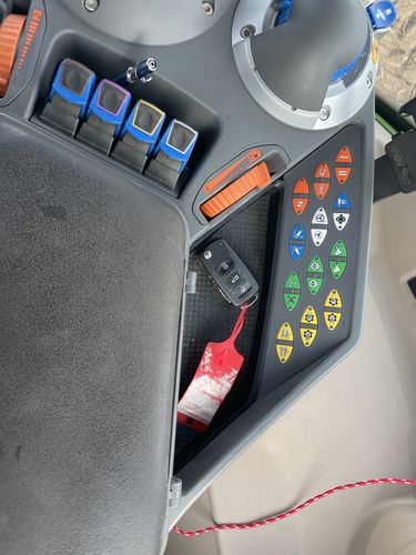 Customer photo review of GADGETME Ablagefach Groß mit Gummieinlage passend für Fendt 500 / 700 / 800 / 900 / 1000 SCR – S4