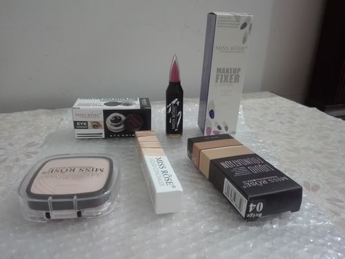 Customer photo review of Miss Rose Compact Powder (New)