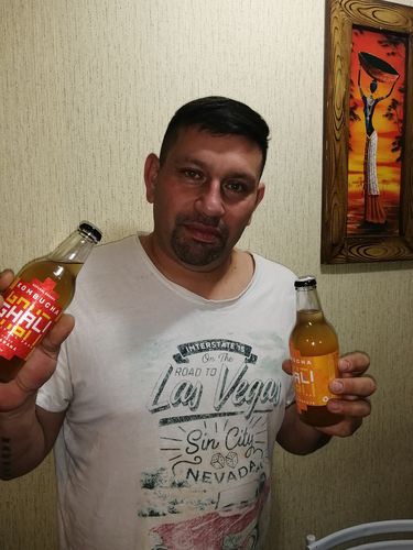Reseña con foto de un cliente sobre CAJA MIX ENERGY KOMBUCHA (12 unidades)