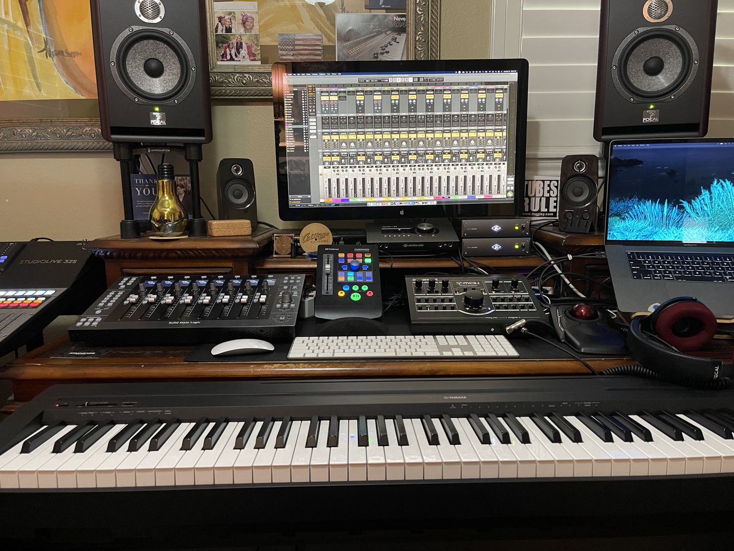 Customer photo review of Pedal Stand | Audio Interface Foam Desk Angle Riser