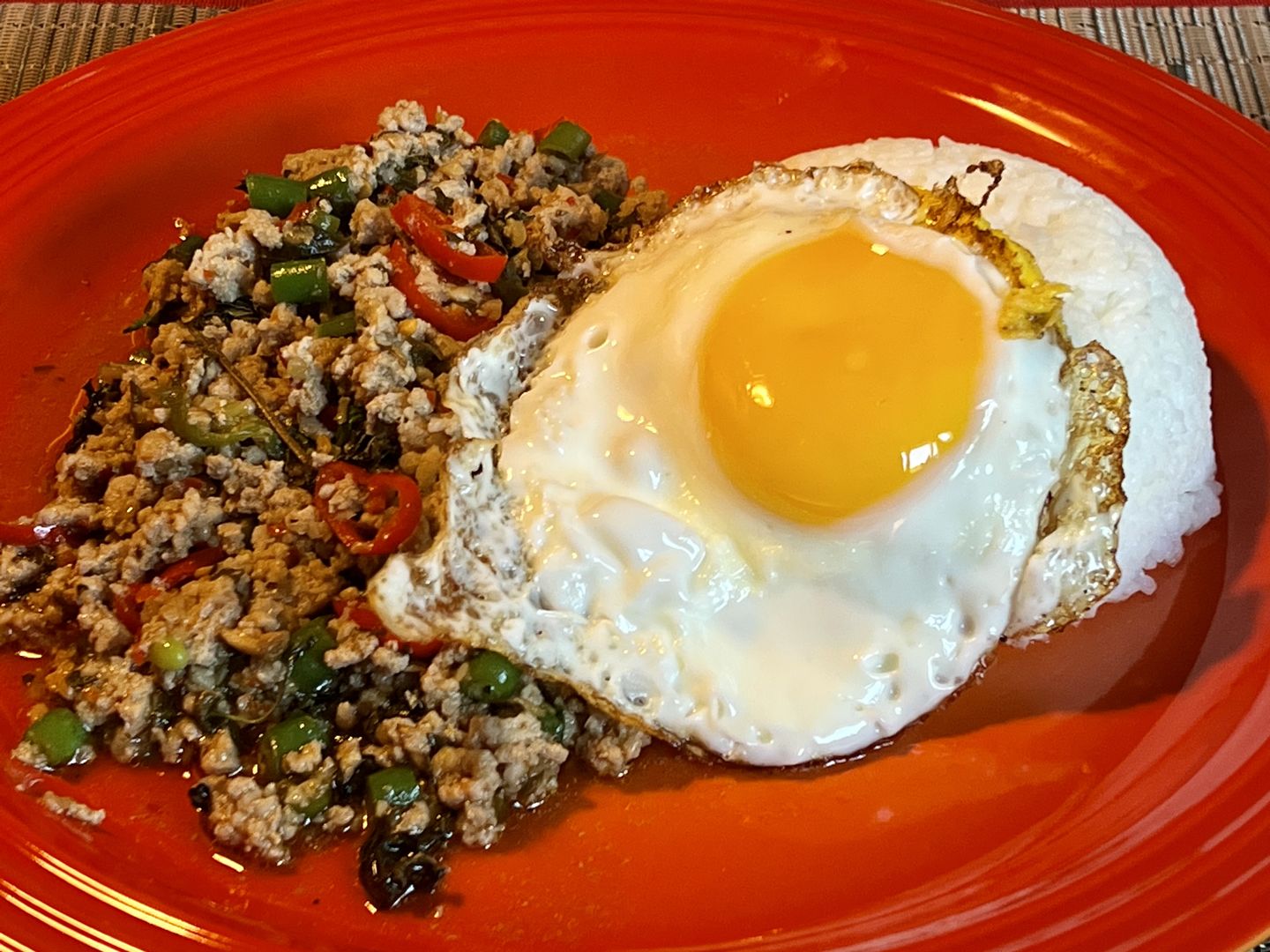 Customer photo review of Pad Krapao Kochbox in Bambuskorb mit Reis und Thai Holy Basil (10 Portionen)