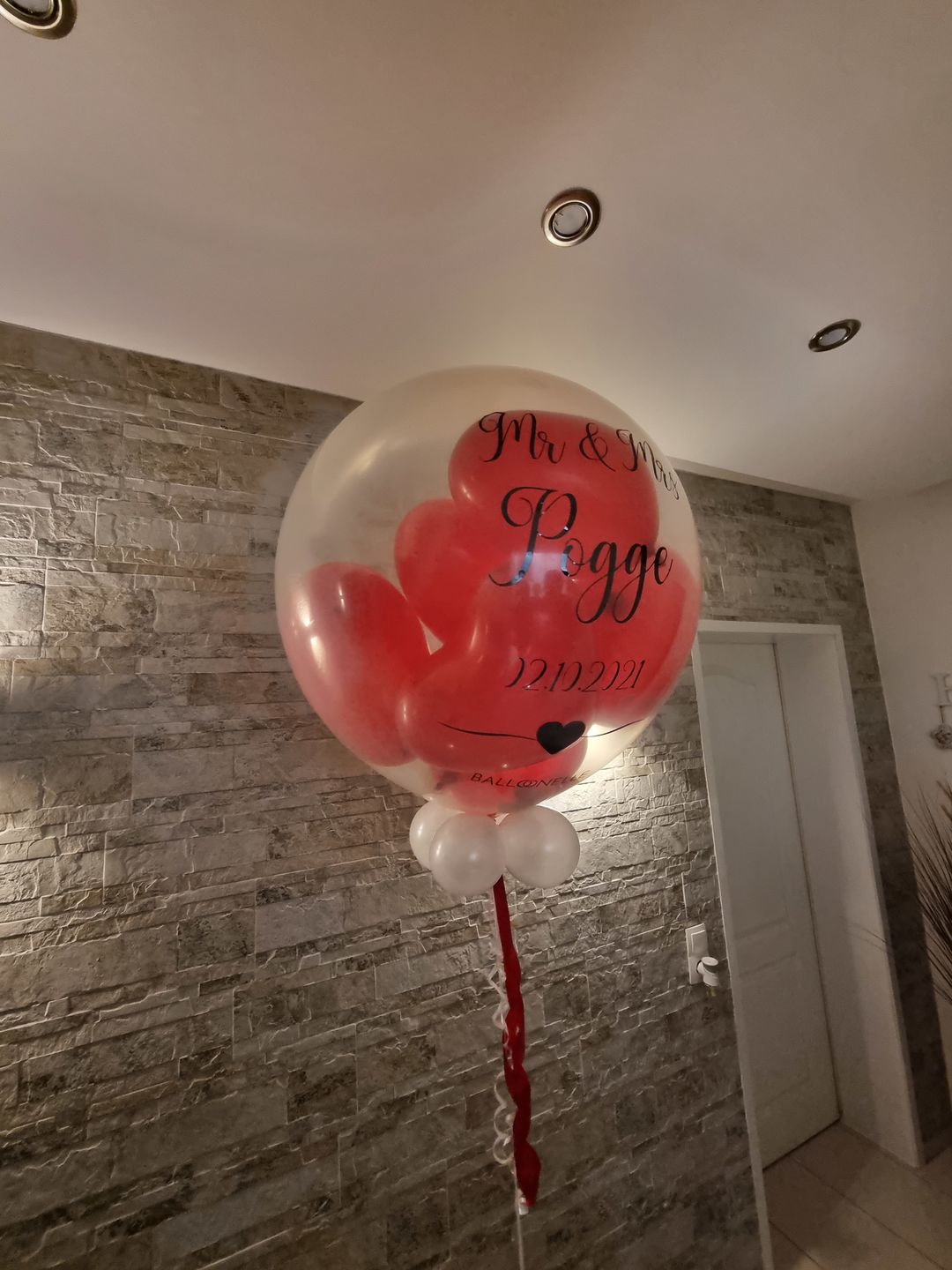 Customer photo review of Standesamt Pop Up Ballon mit Herzballons gefüllt (personalisiert)