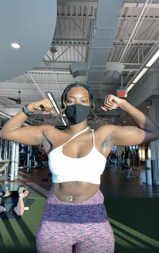 Customer photo review of Textured Heather Pink Scrunch Butt Leggings