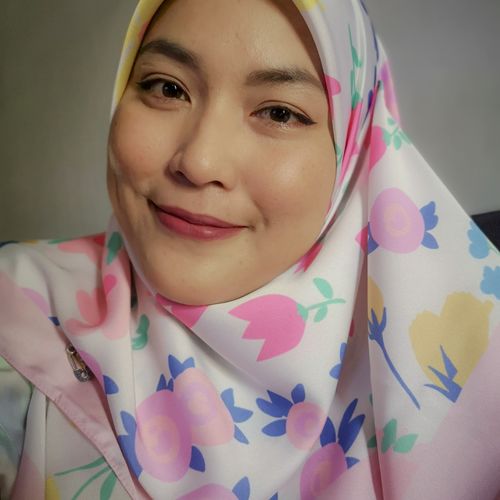 Customer photo review of (PREODER) Bloom Abstract in Mixed Satin Silk Square (Dreaming of You)