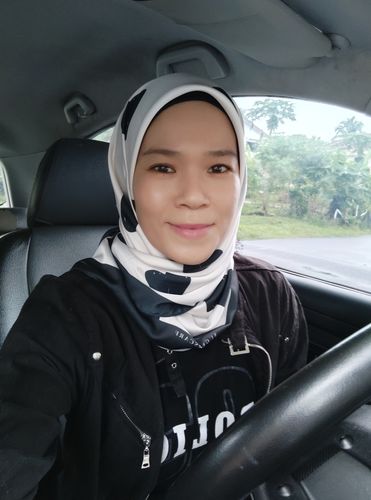 Customer photo review of Bloom Abstract in Mixed Satin Silk Square (Heart and Roll )