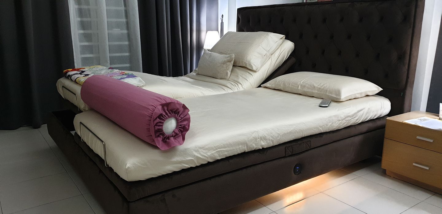 Customer photo review of Oxford Adjustable Bed IV