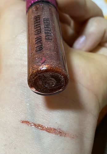 Customer photo review of Delineador líquido Petrizzio  Glam Glitter 3 ml