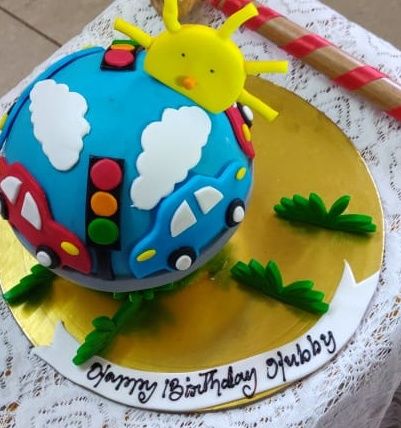 Customer photo review of Car Round Pinata Cake