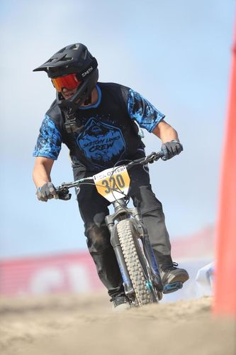 Customer photo review of Men's Sketchy Lines Crew Black & Blue MTB Jersey