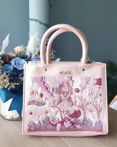 Customer photo review of The Book Handbag - Limited Version