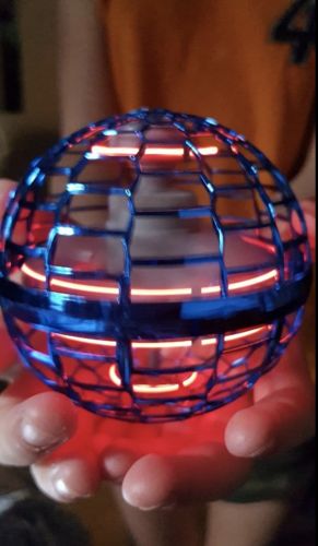 Customer photo review of Flying Orb Spielzeug