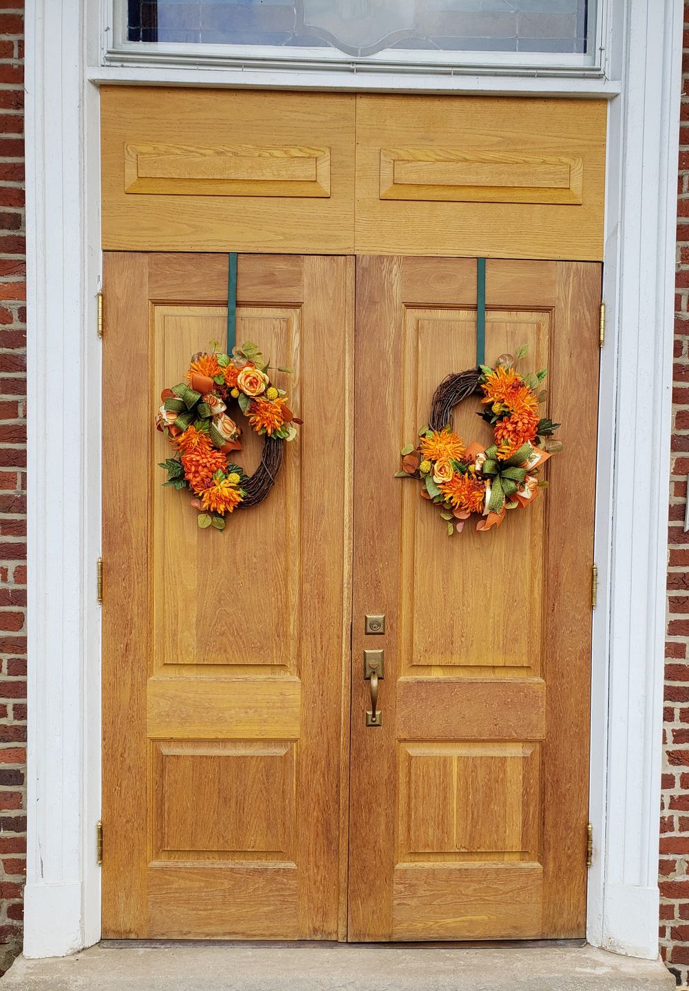 Customer photo review of 16" Oval Grapevine Wreath - DECOE-036