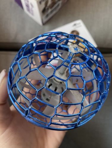 Customer photo review of Flying Orb Spielzeug