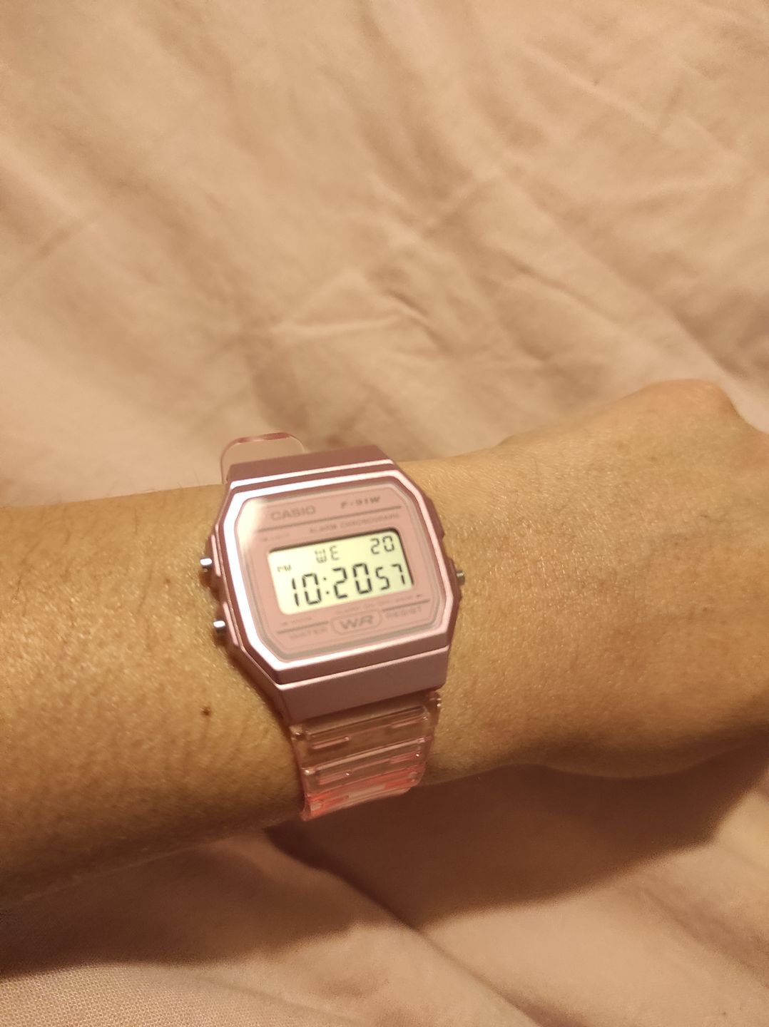 Customer photo review of Reloj Casio Vintage F-91WS-4D Rosado Transparente