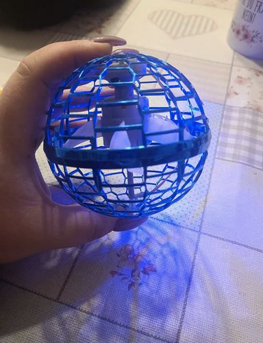 Customer photo review of Flying Orb Spielzeug