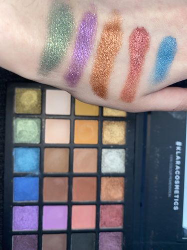 Customer photo review of 24 Shade Eyeshadow Palette - Marrakech