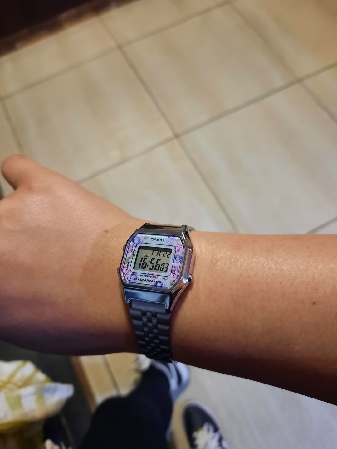 Customer photo review of Reloj Casio Vintage LA680WA-2CDF Plateado Flores