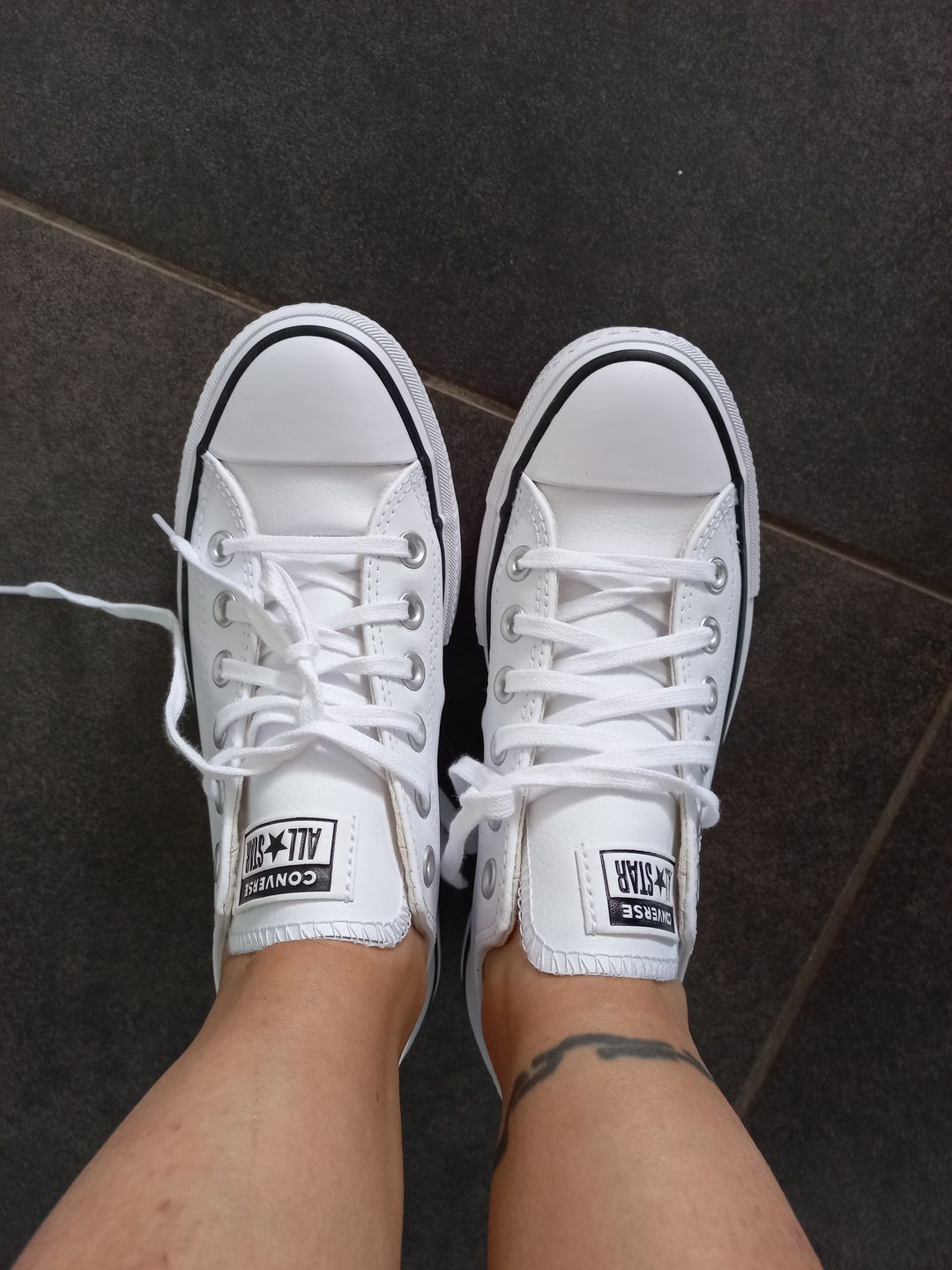 Customer photo review of Zapatilla Converse Chuck T. Plataforma Cuero Mujer Blanco