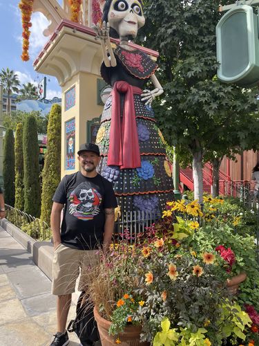 Customer photo review of Orale Chingon Skull T-shirt