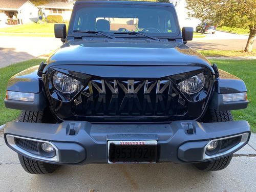 Customer photo review of Shark Grille - Glossy Black for 18-21 Jeep Wrangler JL & Gladiator JT