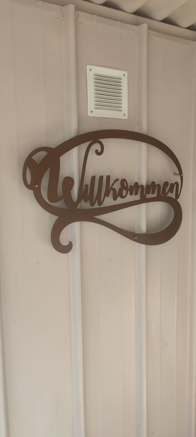 Customer photo review of Willkommens - Schriftzug - tolles Dekoobjekt aus hochwertigem Stahl für drinnen und draußen