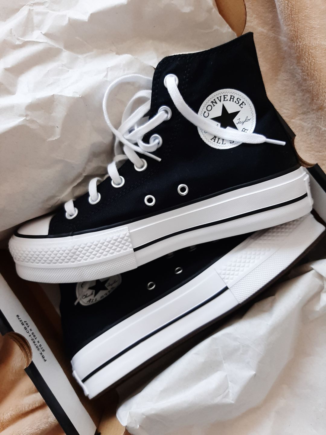 Customer photo review of Zapatilla Converse Chuck Taylor Hi Plataforma Mujer Negro