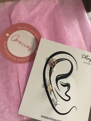 Customer photo review of Piercing de Florecita con Zirconias