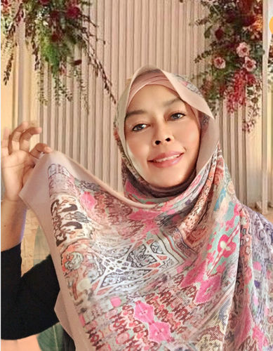 Customer photo review of (Full Pleats) MOORISH Shawls in Princess