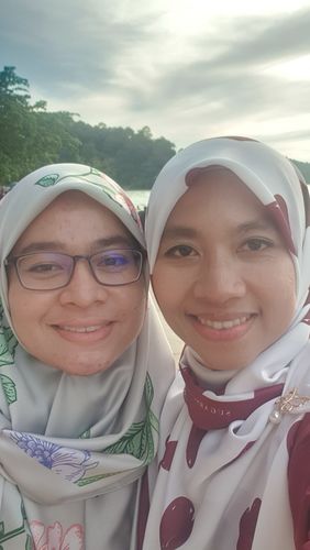 Customer photo review of ( Square )  The Iconic You Blooming Series Mixed Satin Silk ( Annie )