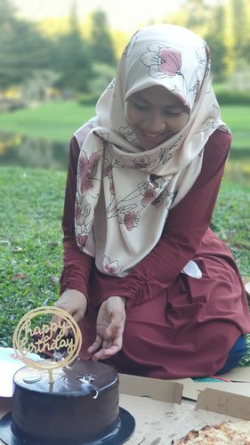 Customer photo review of ( Square )  The Iconic You Blooming Series Mixed Satin Silk ( Sophie )