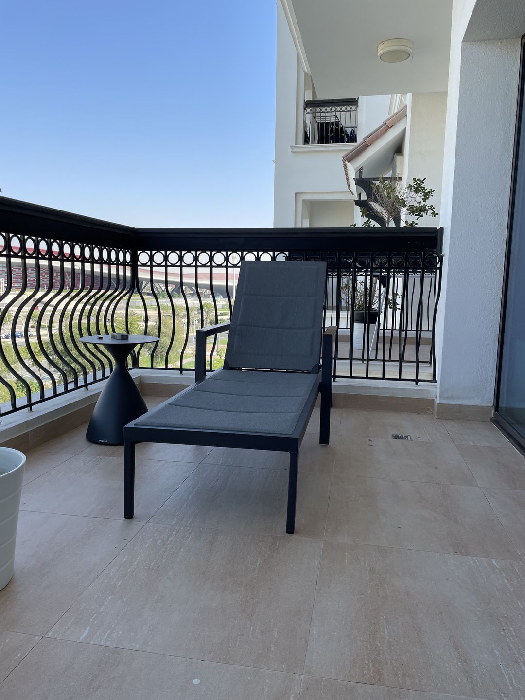 Customer photo review of Polaris Outdoor Sunbed And Sidetable Table Polaris-L