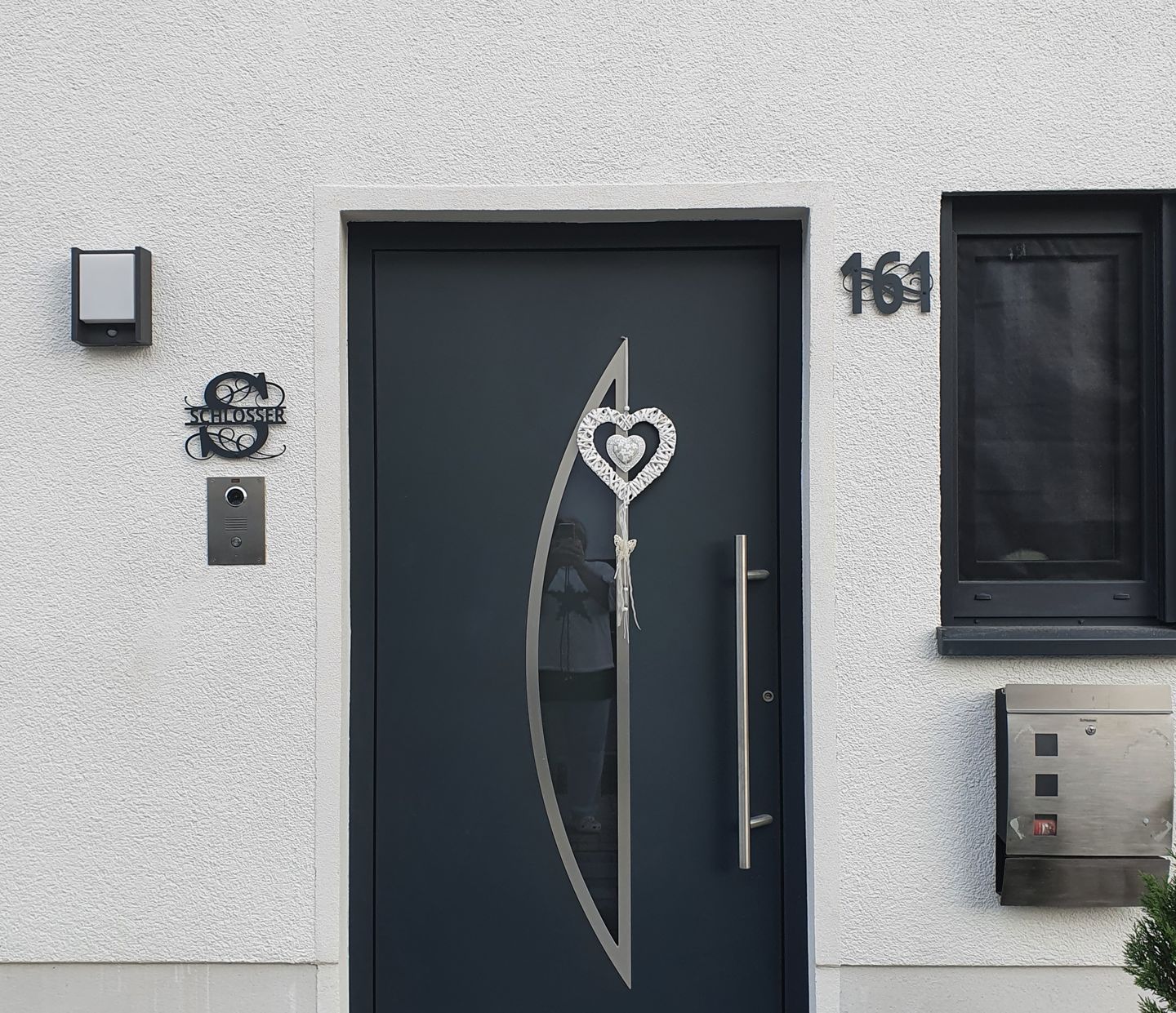 Customer photo review of Hausnummer "Ornamental Style" passend zum Hausnummern-Monogramm (personalisierbar)