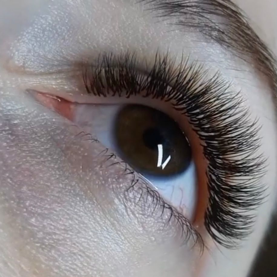 Customer photo review of SUPER BONDER FOR LASH EXTENSIONS