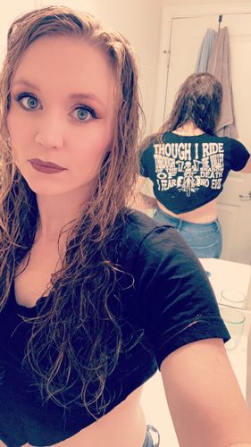 Customer photo review of #THE VALLEY - V-Neck Crop Top - V12