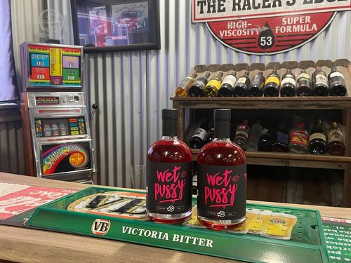 Customer photo review of WET PUSSY 6 X 700ML + FREE T-SHIRT