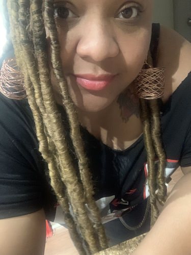 Customer photo review of Nest Metallic Basket Earrings